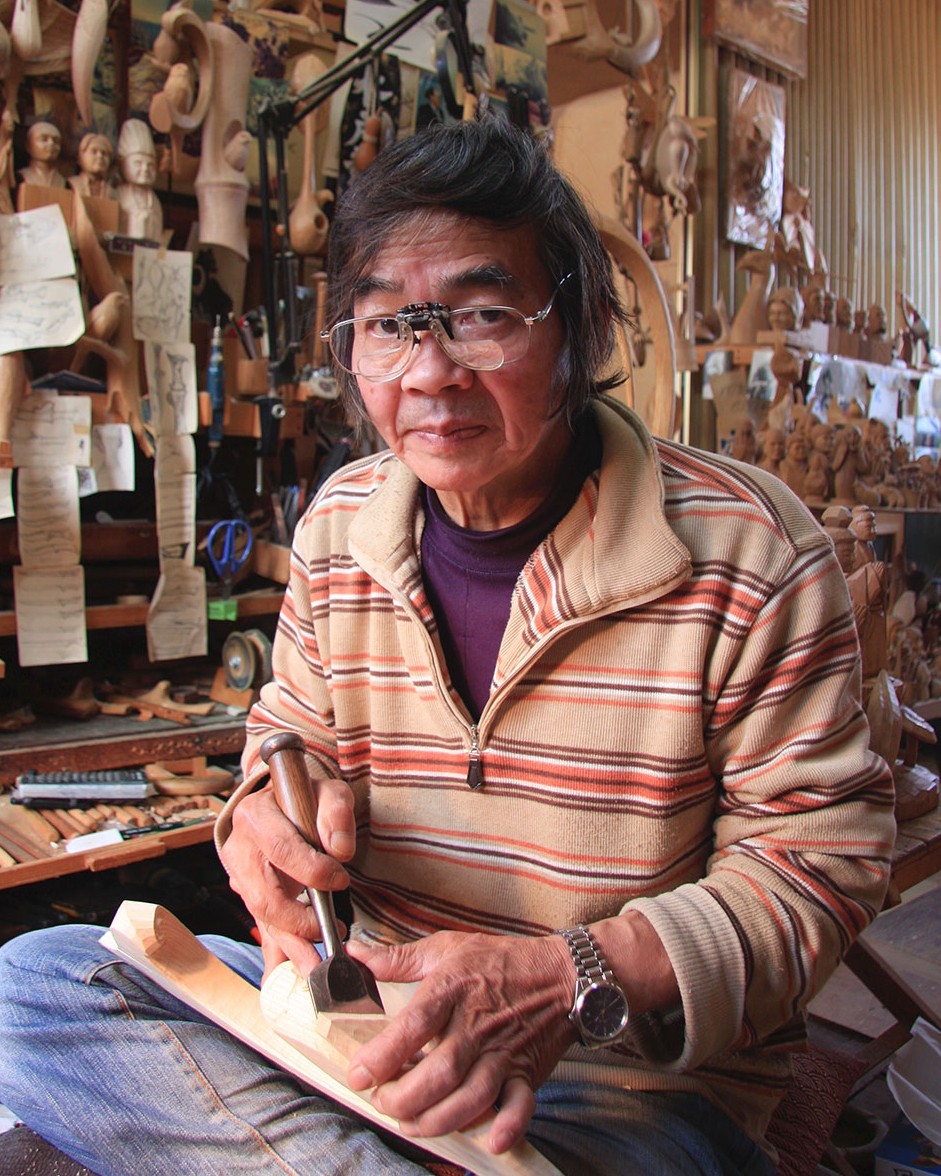 洞爺湖の匠・賀上隼敬さんが彫る円空仏 | むしゃなび guide