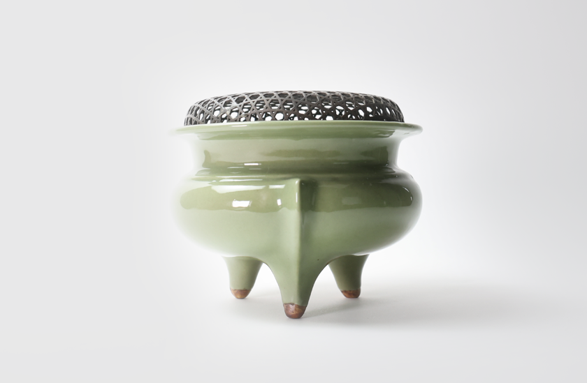 青磁三足香炉 | 骨董品・美術品の買取 出張買取・鑑定対応【アジアアート】