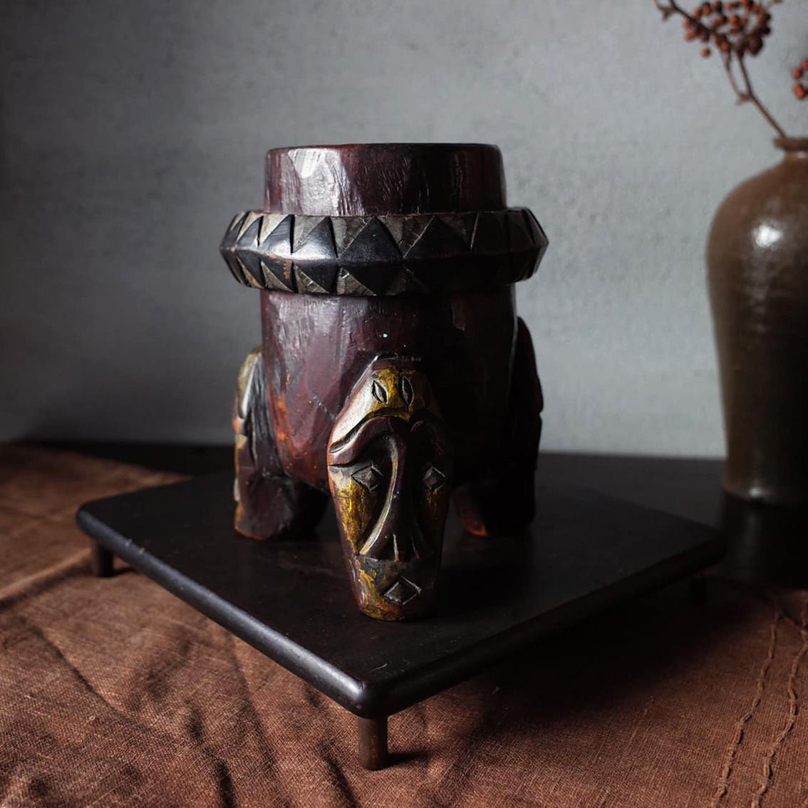 排灣族雕刻三足木器- 鳥飛古物店