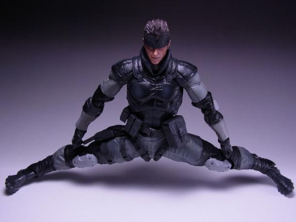 PLAY ARTS改 ソリッド・スネーク アクションフィギュア Amazon.co.jp