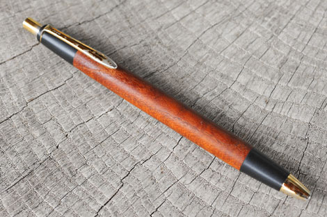 ペンに見るクワの経年変化 | 野原工芸｜作り手の裏話