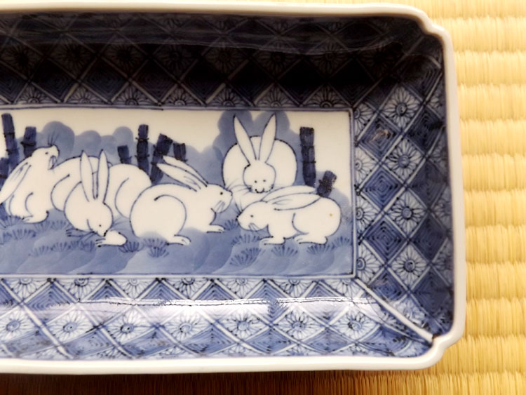 皿□古伊万里 兎紋 2枚(江戸後期～明治期)葡萄の絵 赤絵 時代物 骨董品