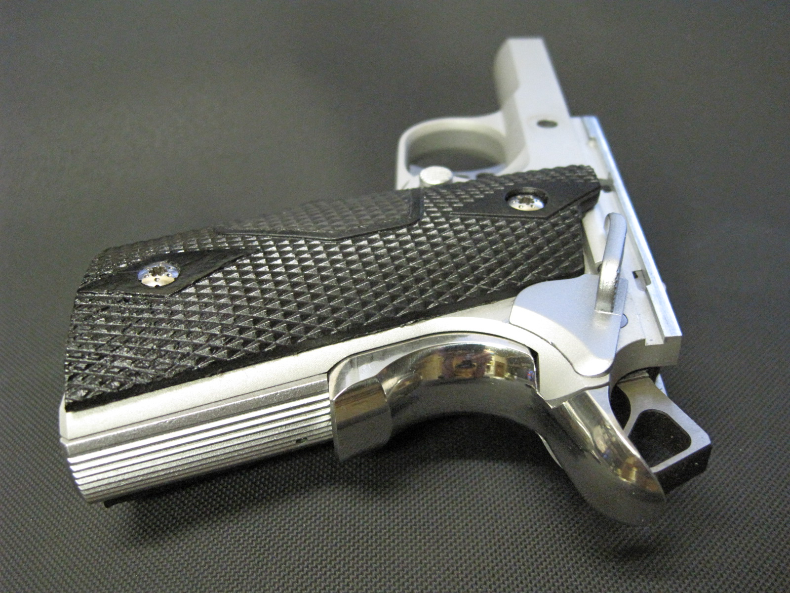 V10 Ultra Compact – Anvil WA 1911用 SFAタイプ グリップセフティ
