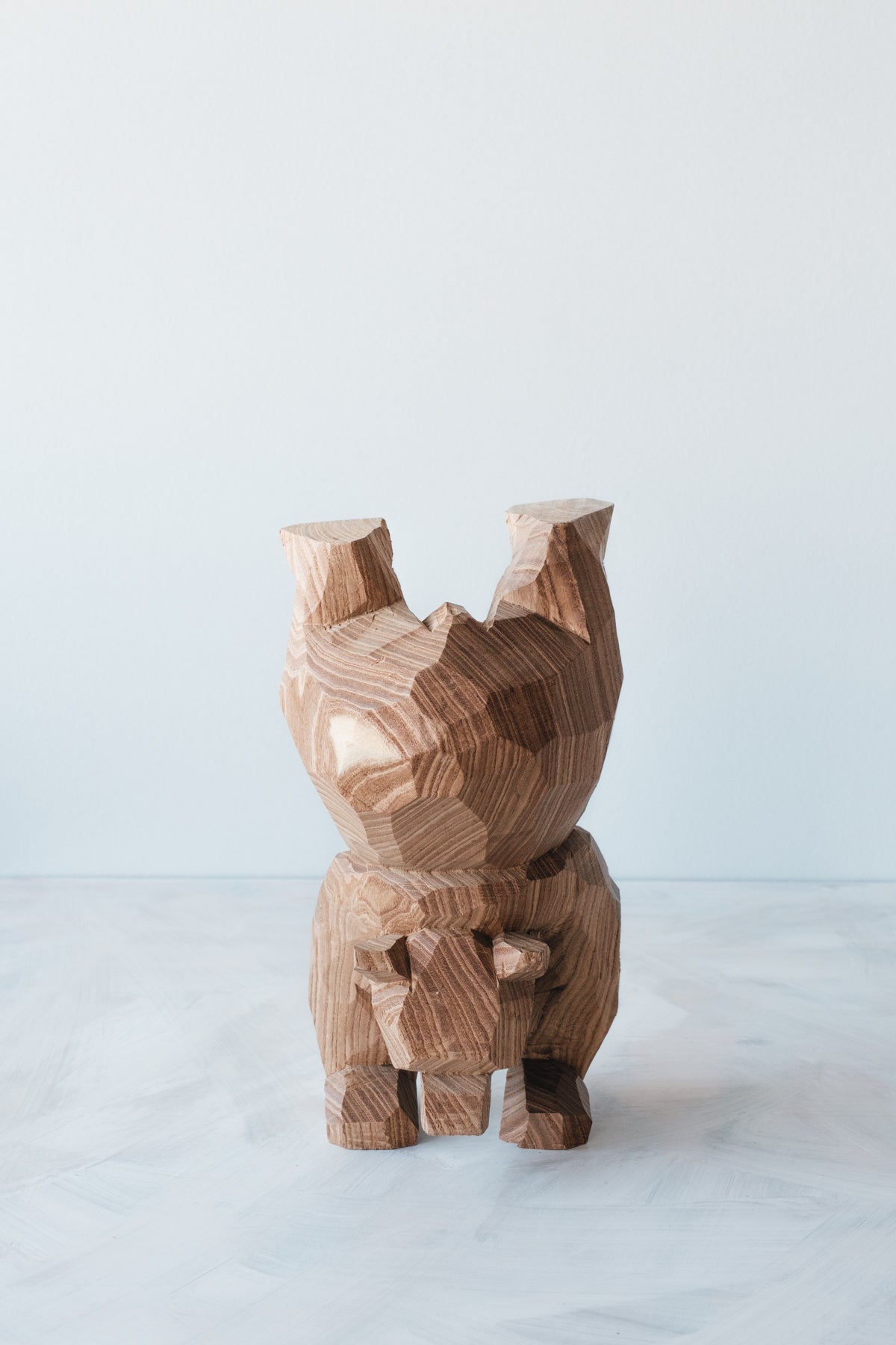 佐藤憲治作 木彫り 這い熊 徳島本藍染 佐藤憲治作 木彫り 這い熊 徳島