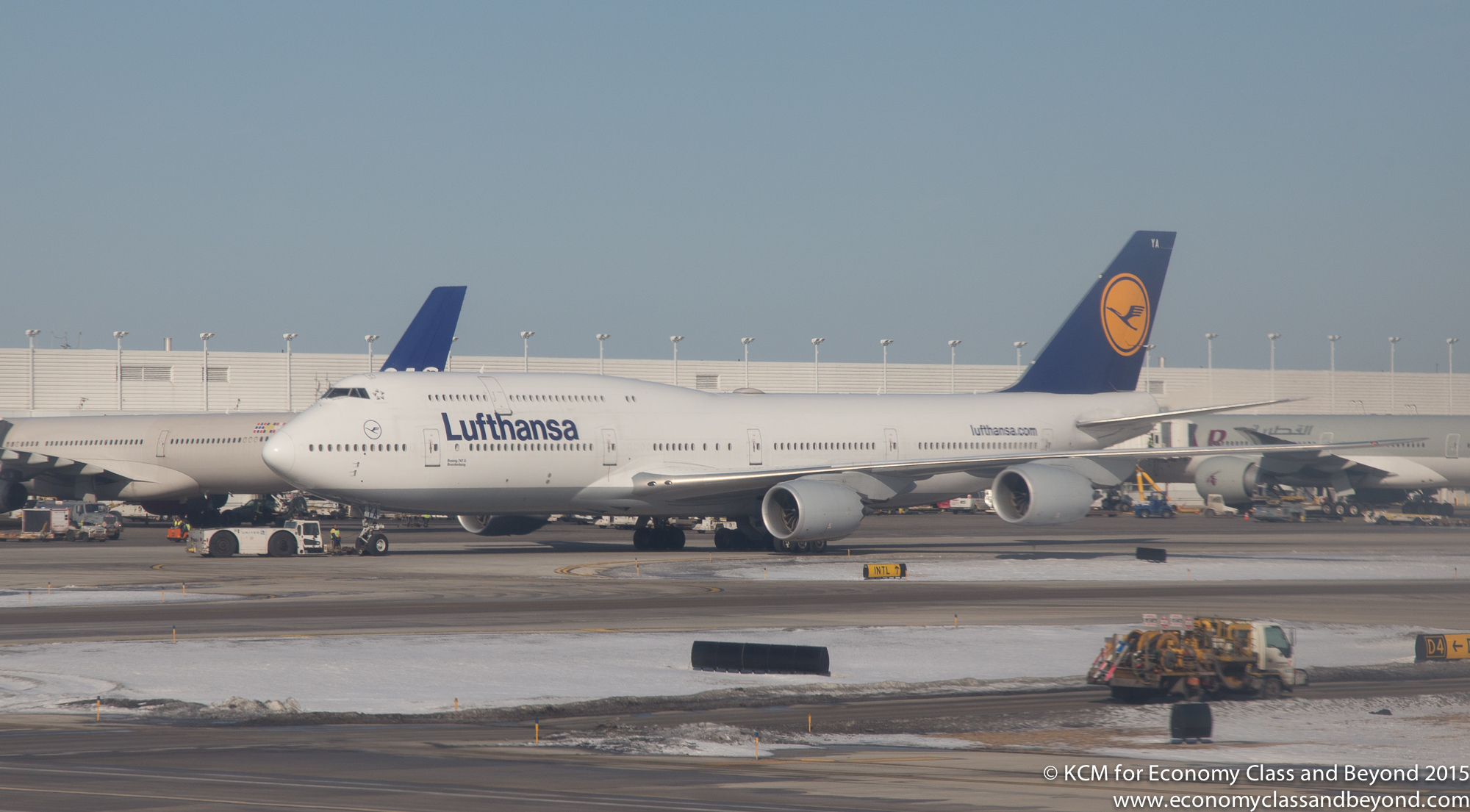 Airplane Art - Lufthansa Boeing 747-8i - Economy Class & Beyond