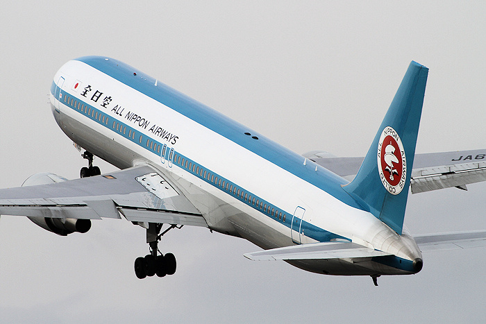 全日空商事 1/200 B767-300 モヒカン塗装 NH40046 1/400 B767-300 ANA