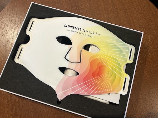 海外セレブも愛用「カレントボディ」LED4イン1マスクを使ってみた