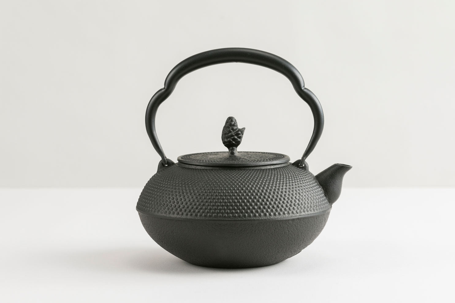 鉄瓶 14型平六アラレ(内面釜焼)