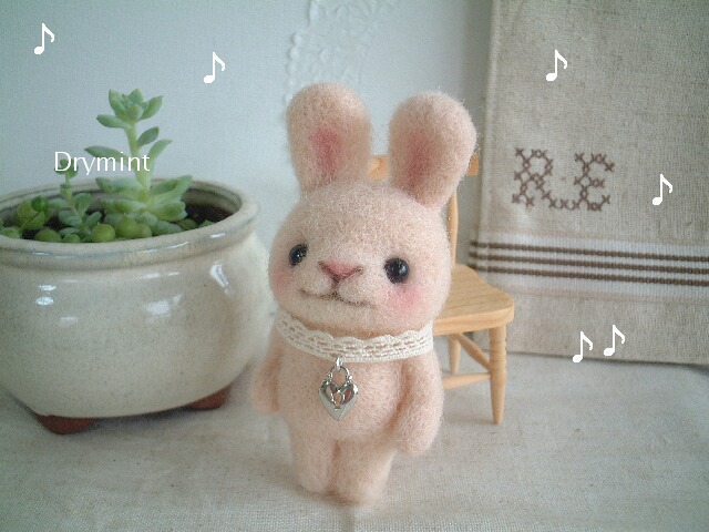 けろ様 うさぎさん羊毛フェルトストラップ 【公式通販】