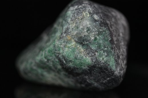 黒翡翠 | 糸魚川ひすい倶楽部