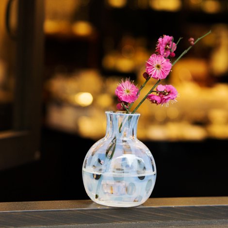 送料無料 時代物 被せガラス蔦葛文扁壺 花文花瓶 高さ23.5cm