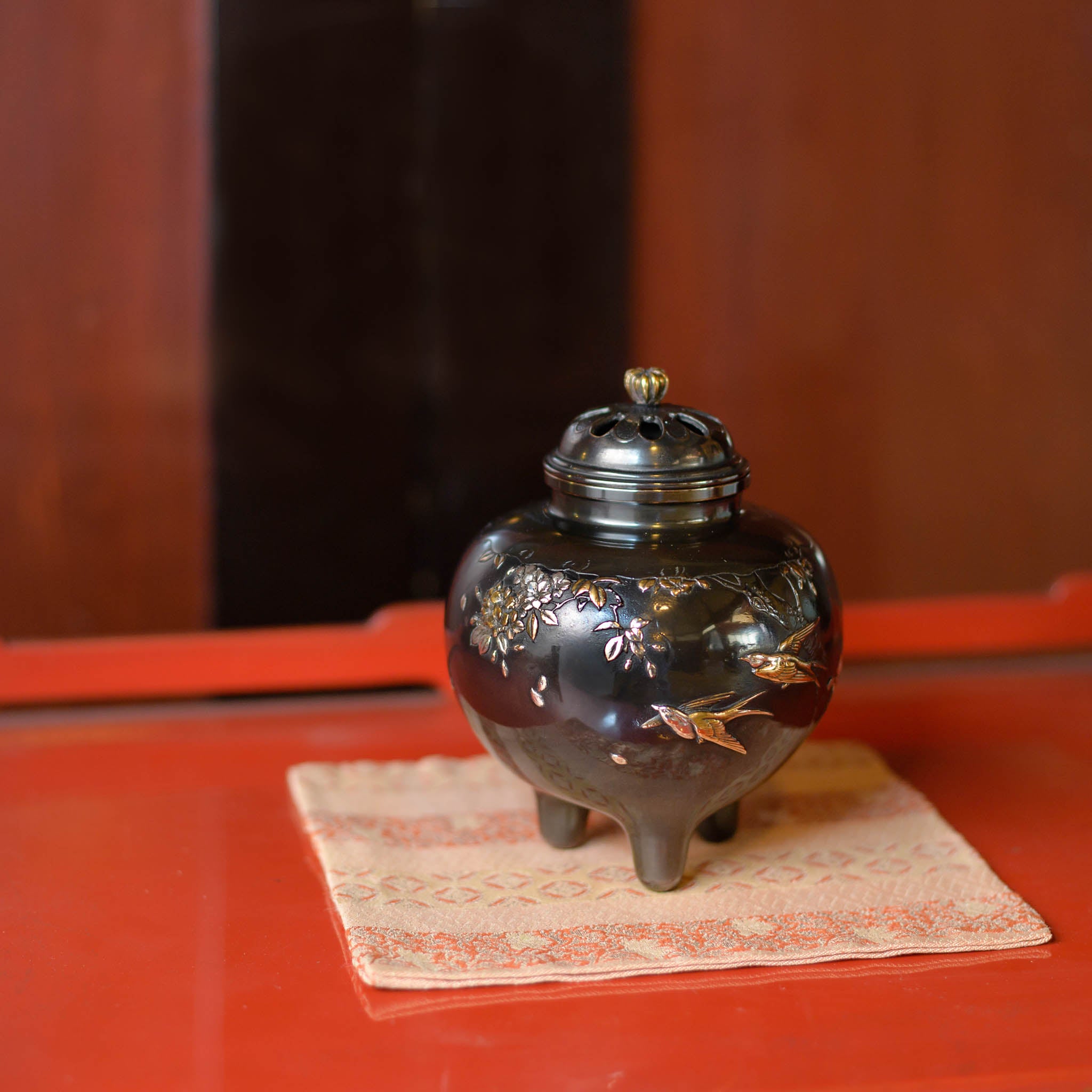 流】古美術品 在銘 銅製透かし細工香炉 箱付 CB540