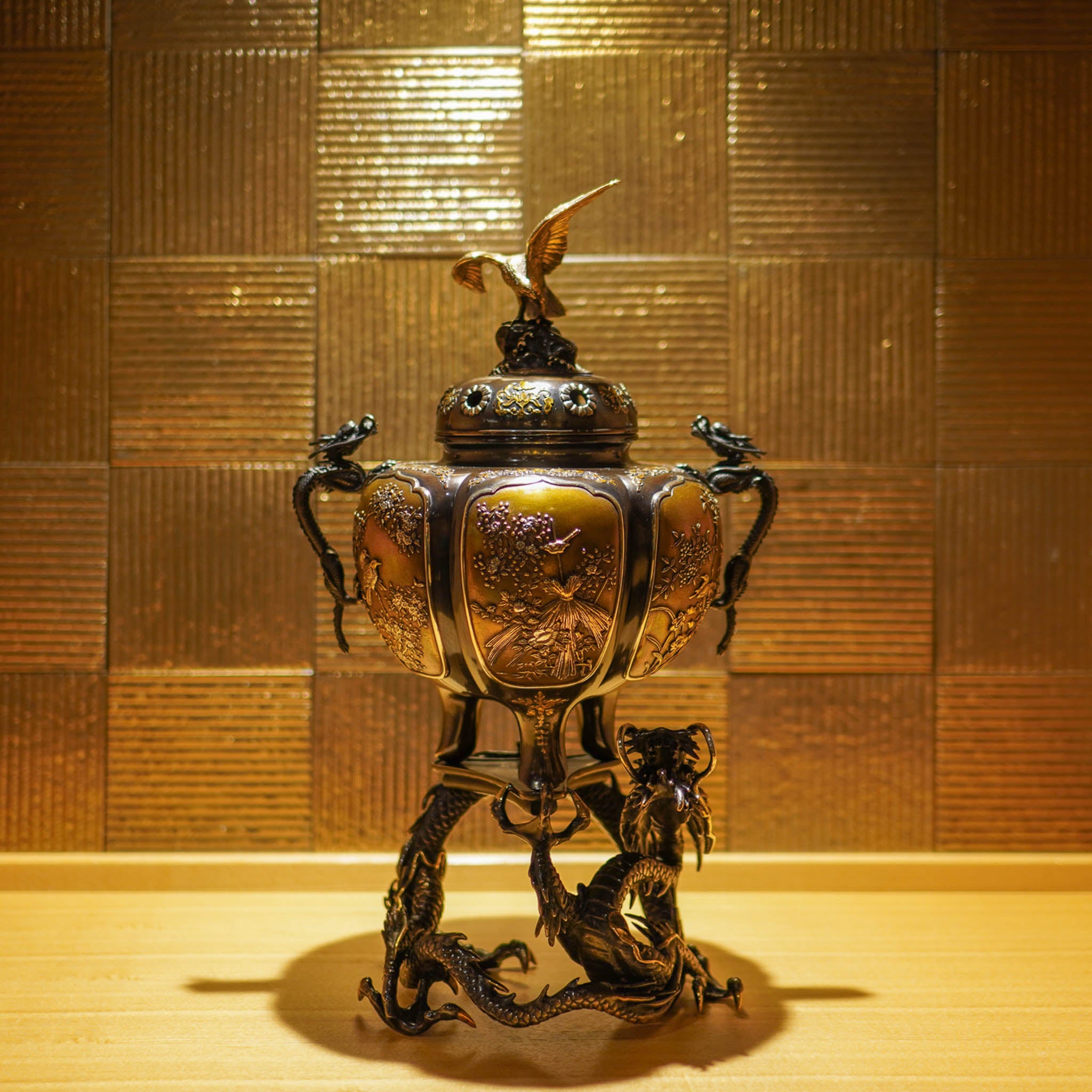 中国古美術・旧蔵鎏金高台を持つ龍お酒用グラス・純銅細密彫・純手作り