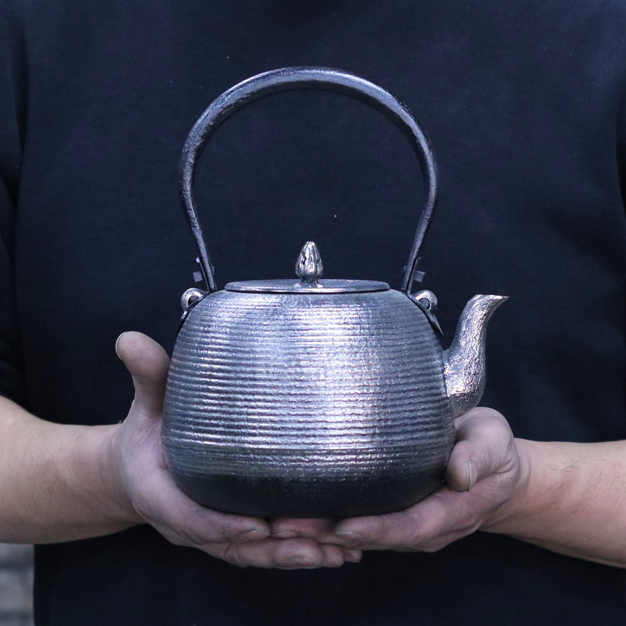 南部鉄器 砂鉄製鉄瓶 | 棗型 糸目 | 1.6L | 薫山工房