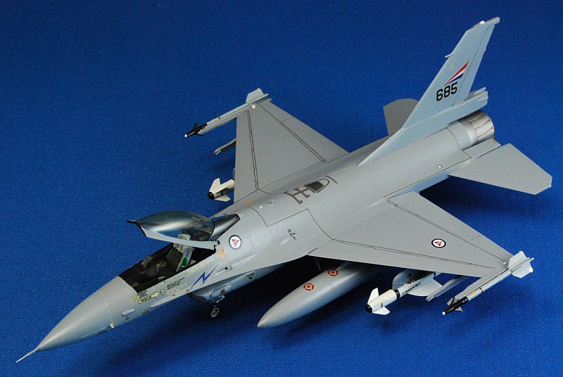 ハセガワ1/72改造 F-16A-15ファイティングファルコン(ノルウェー空軍)