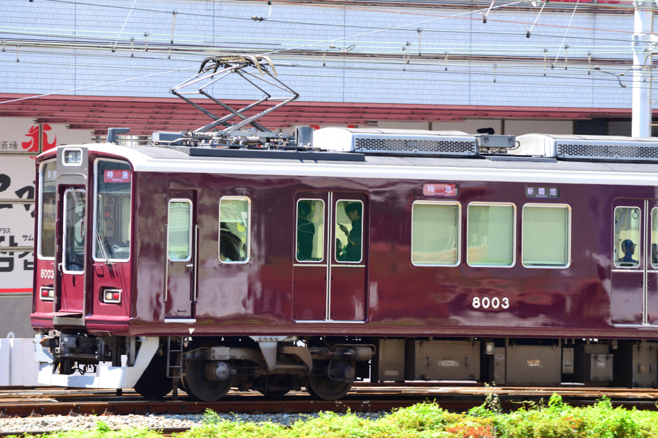 阪急電鉄神戸線8000系の8008F(シングルアームパンタグラフ搭載) 阪急