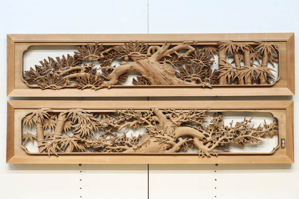 松竹梅を描いた見事な深彫り井波彫刻欄間 EZ2473ab 在庫(a:1 b:0)枚