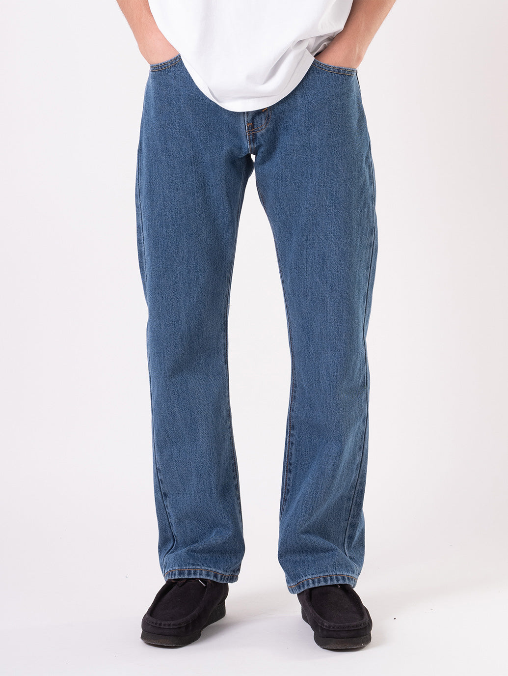 517™ ブーツカット ジーンズ ミディアムインディゴ – リーバイス®公式