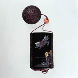 黒漆獅子山水螺鈿印籠