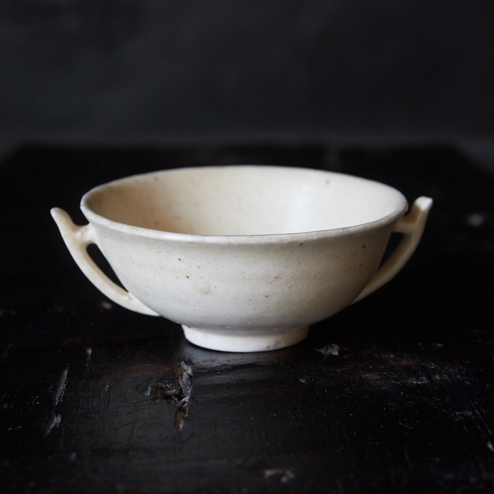 唐代 邢州窯 双耳杯（618–907 CE） | 入蘆花（ロカニイル）