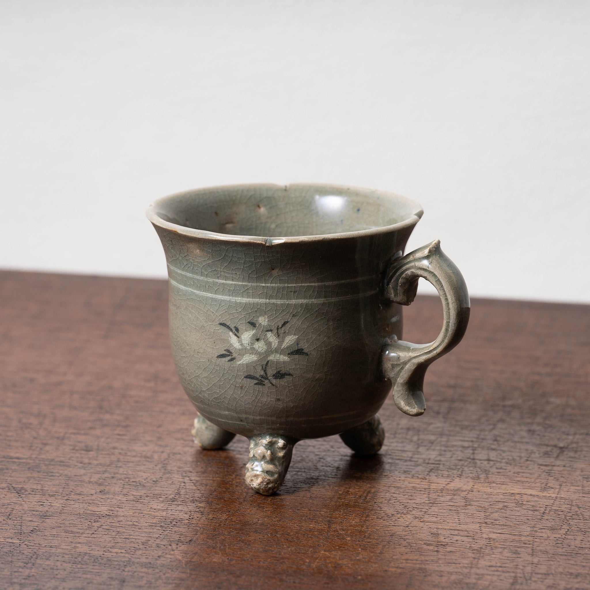 高麗 青磁象嵌蓮花文単耳碗 – 燦禾 SANKA