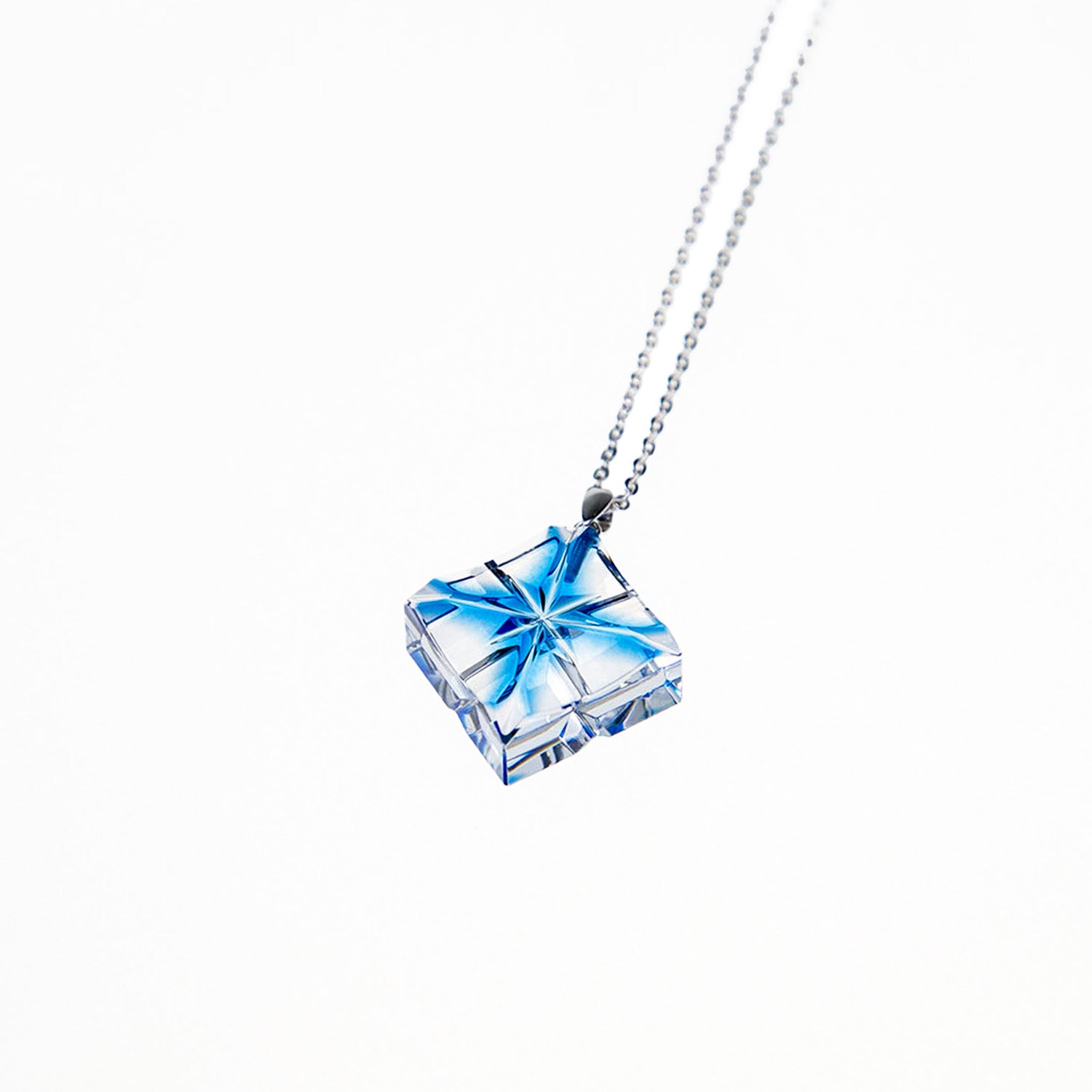 島津薩摩切子】 創作 ペンダント キュービックB スター – ㈱島津興業