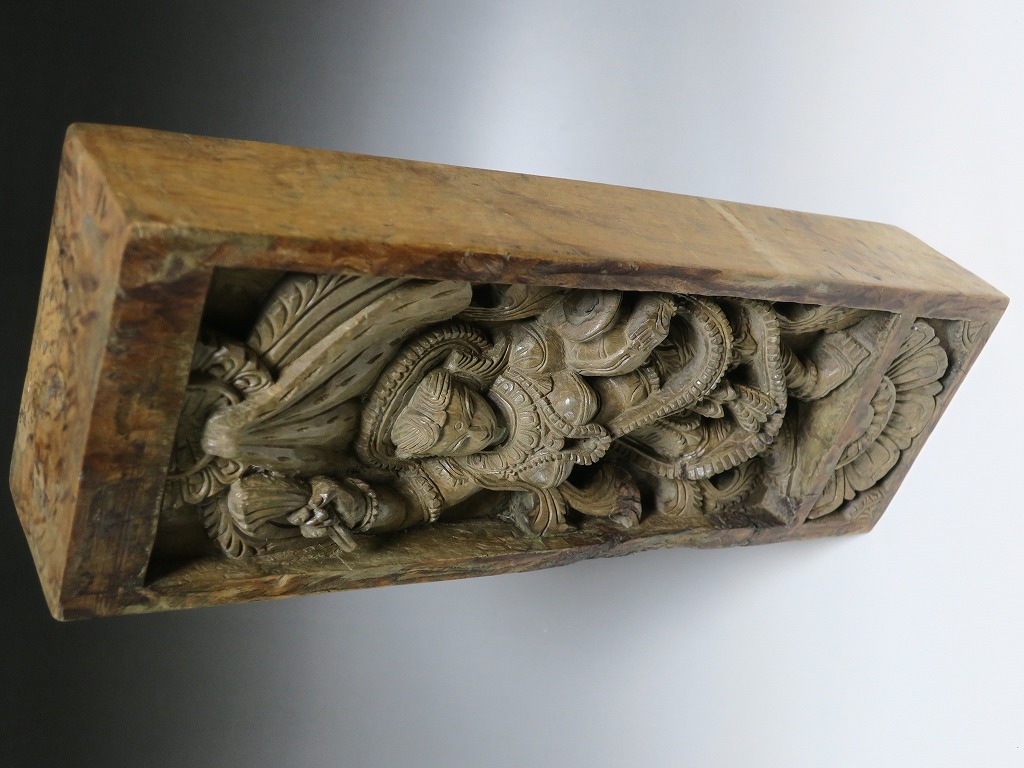 仙遊洞 木彫 インド 踊る女性 レリーフ