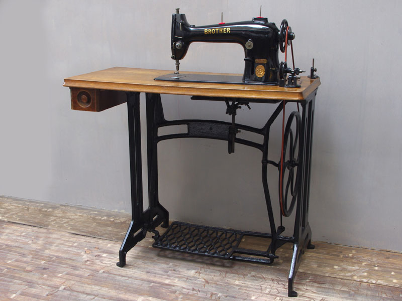 No.157 ブラザー製 DB1-B40 工業用足踏みミシン：アンティークミシン