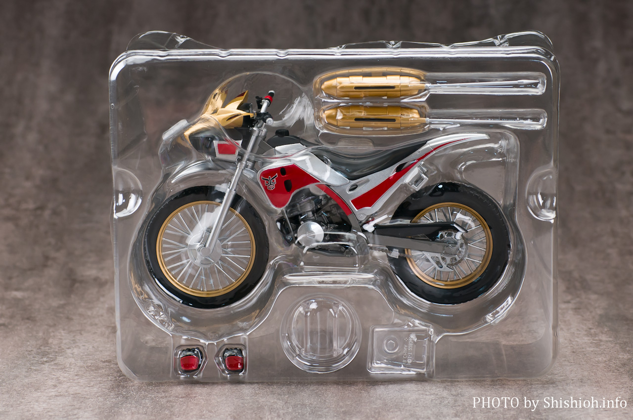 レビュー】 バンダイ S.H.Figuartsトライチェイサー2000 [仮面ライダー