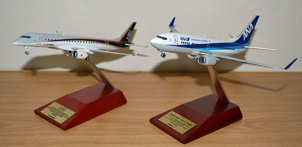 1/200 全日空商事 ANA B737-700 JA17AN