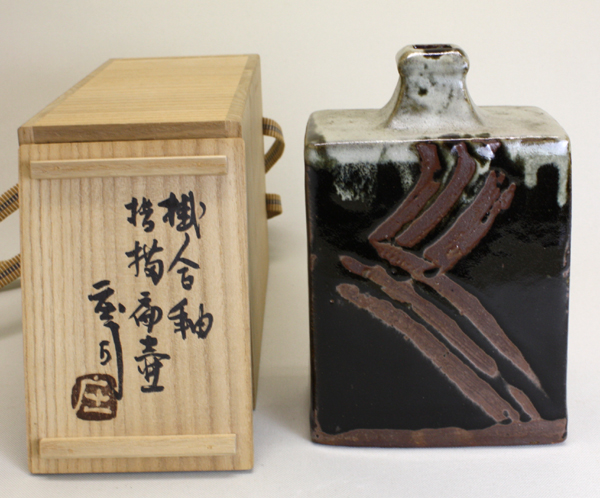 いしちゃん 濱田庄司作 益子焼 鉄釉 四方花生 共布共箱 M R8832B 濱田