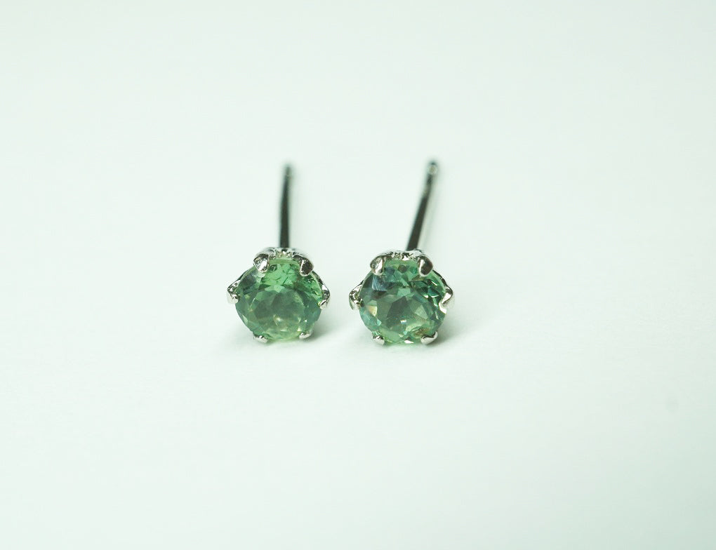 天然 アレキサンドライト プラチナ 一粒 スタッド ピアス【誕生石6月