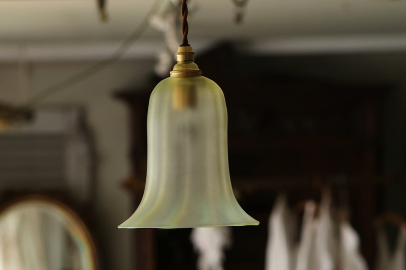 シェードランプ ヴァセリンガラス 天吊りランプ / アンティーク 英国製