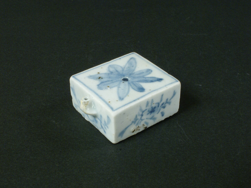 李朝白磁 鉄砂兎形硯滴 共箱 幅約9.5㎝ 東Y7-0910⭐︎2Fトトヒ 李朝