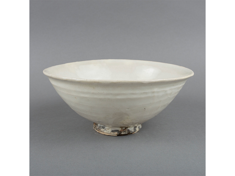 中国 明時代 白磁皿 振りものあります 中国 明時代 白磁皿 振りもの