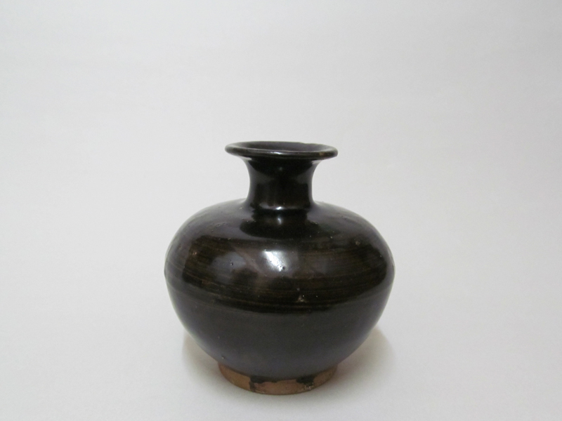 壺屋焼.19世紀.黒釉髪油壺 壺屋焼.19世紀.黒釉髪油壺