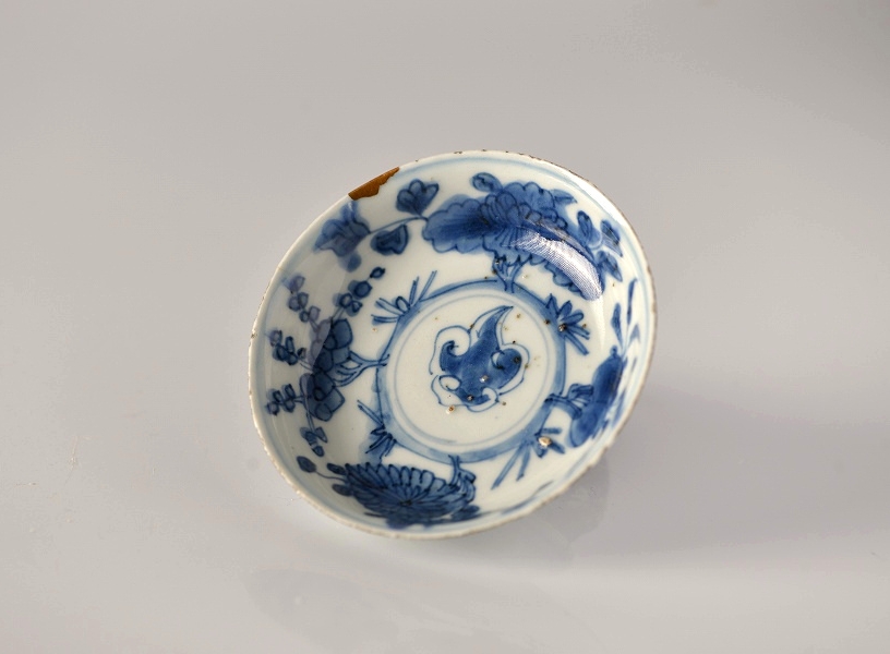 四方堂 - 古染付草花雲文脚付盃 | 古美術品専門サイト fufufufu.com