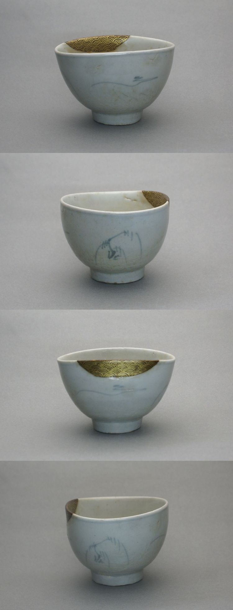 淡い青色の陶器茶碗　おわん　直径約10cm　初期伊万里　骨董　古美術 淡い青色の陶器茶碗 おわん 直径約10cm 初期伊万里 骨董 古美術伊万里