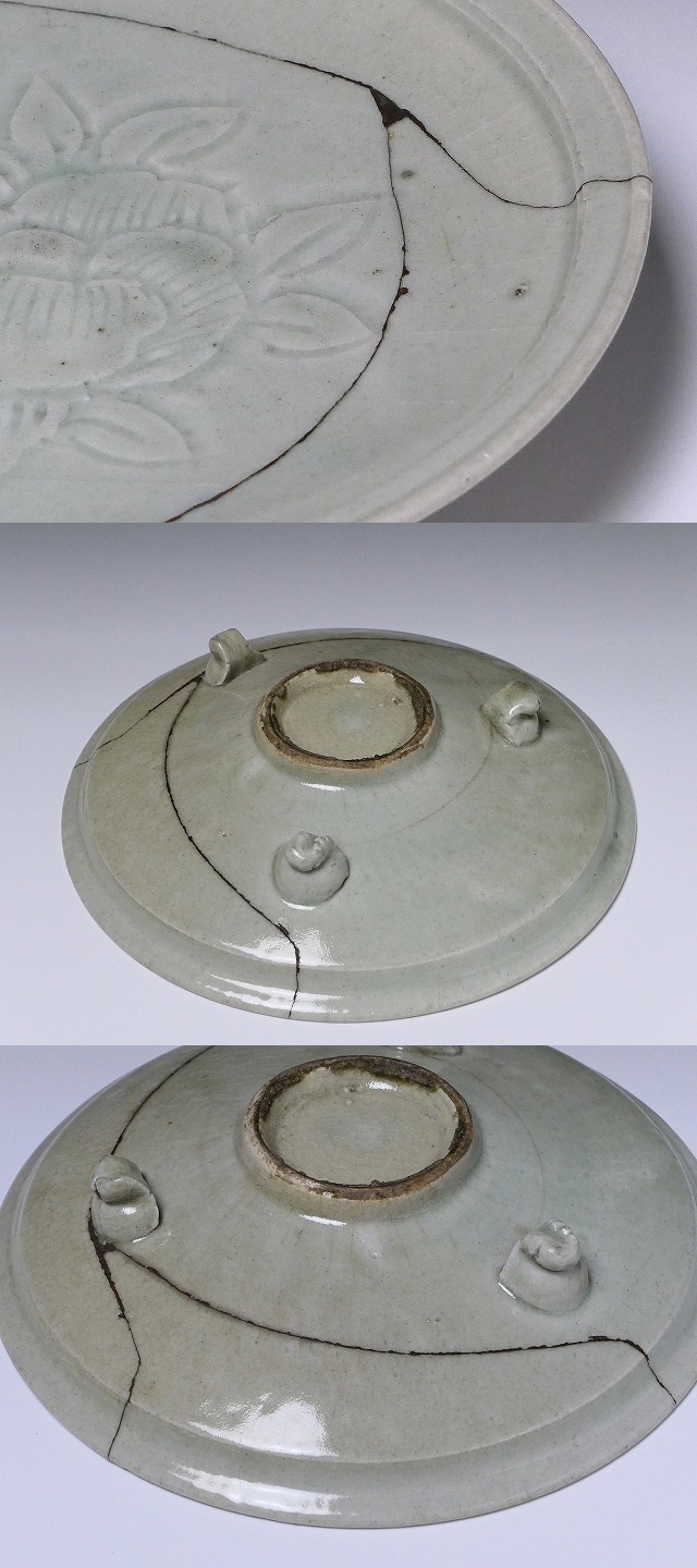 古美術 三樹 - 初期伊万里青磁陰刻椿文三足皿 | 古美術品専門サイト