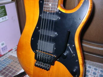 VARITA VST001 ヴァリータ ストラト SSH EMG フロイドローズ VARITA