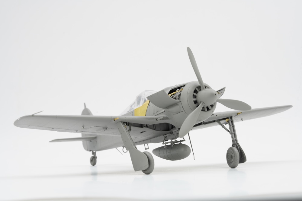 フォッケウルフ Fw190 A-8 4in1（R2/R6/R7/R8） | 株式会社 ハセガワ
