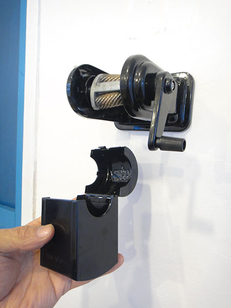 手回し鉛筆削り機