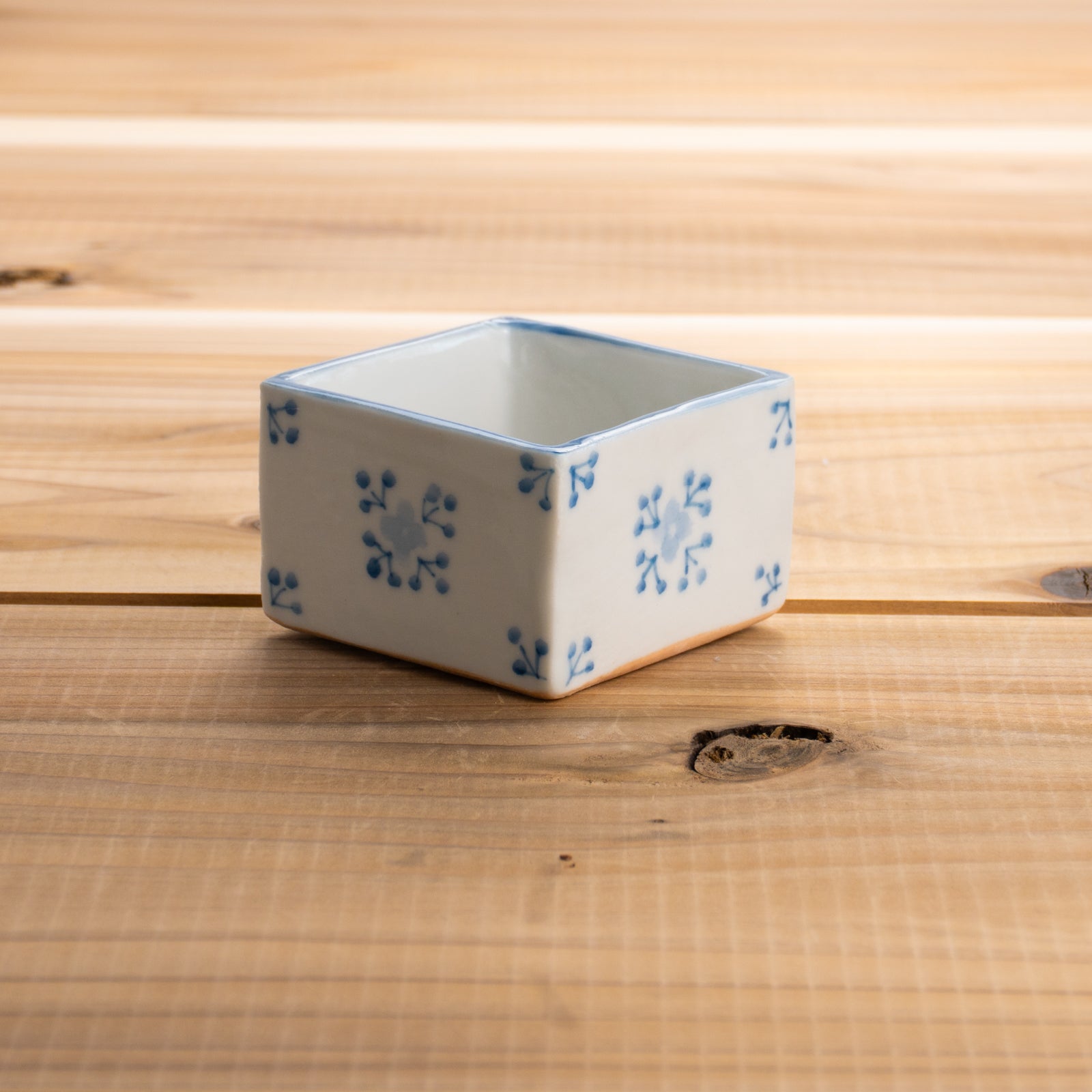 京都 清水焼】角猪口 染付小花 前田麻美｜コトポッター