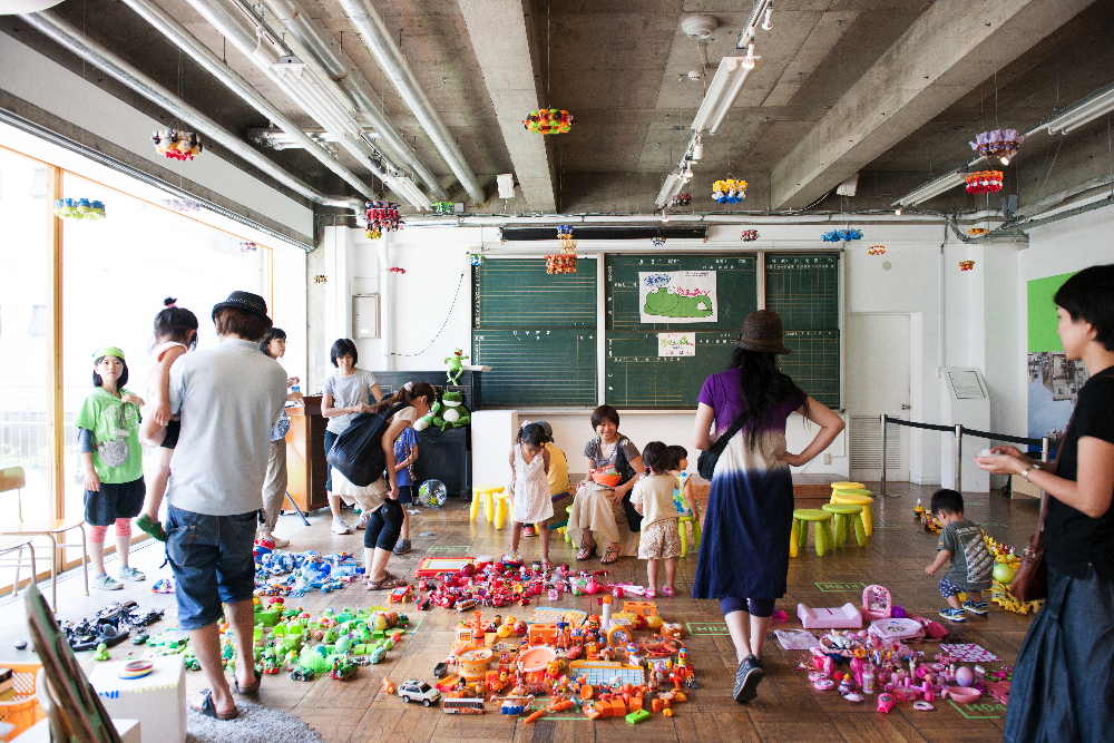 招き猫 アート作品 コミュニケーションできない猫 藤浩志 作 招き猫