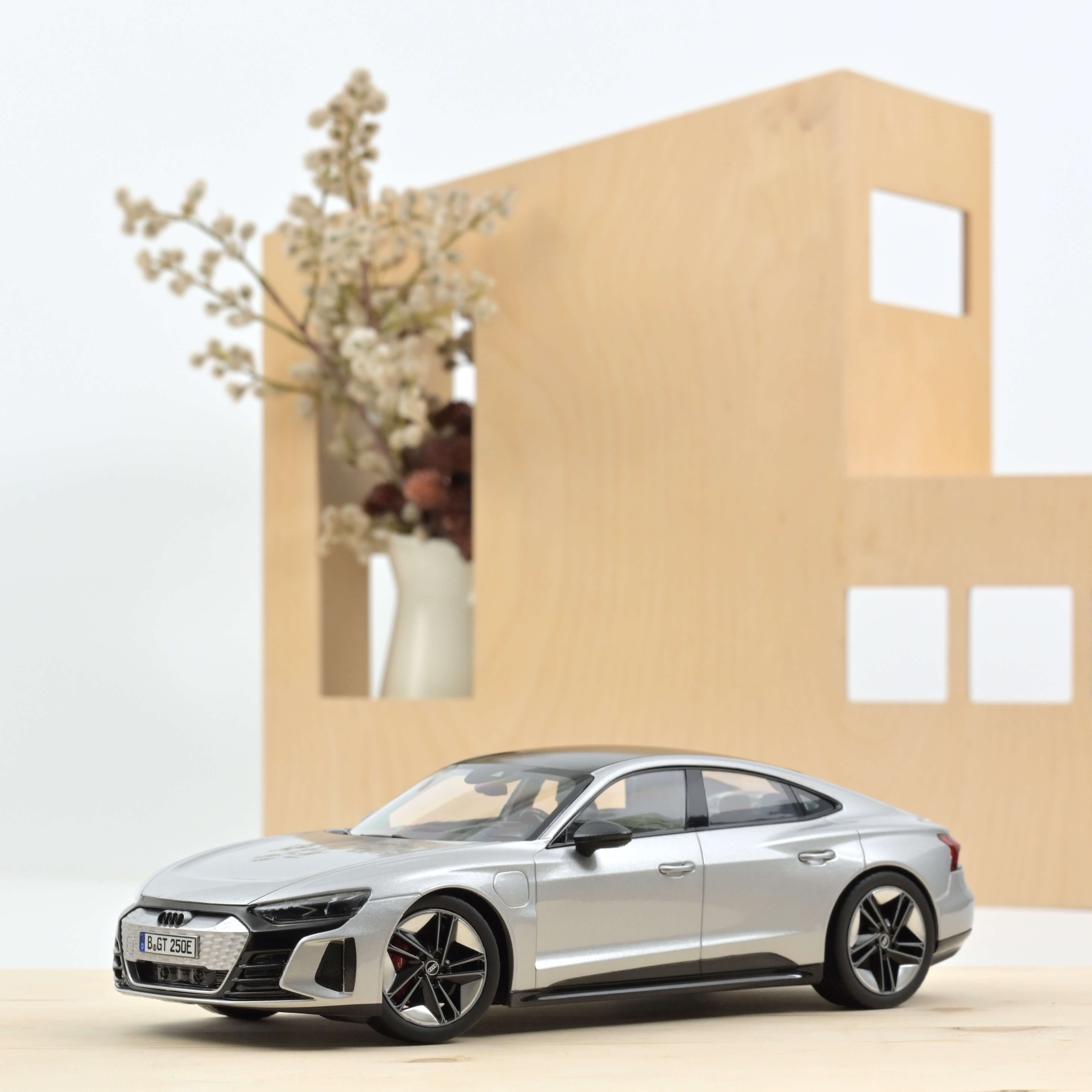 Audi RS e-tron GT 2021 Silver 1:18 – Norev