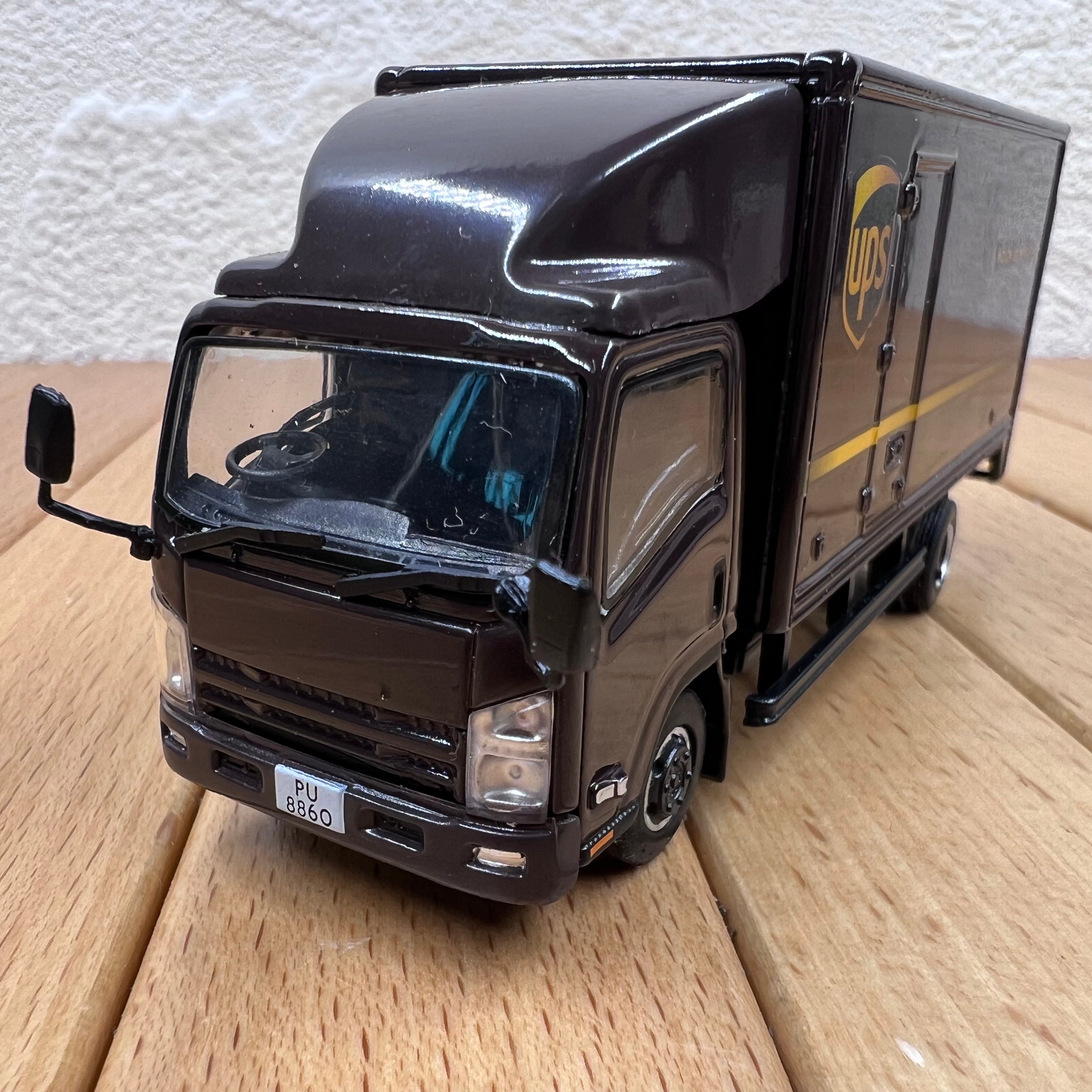 1/64 Scale Isuzu N Series Box Lorry Diecast Model Truck – old boy
