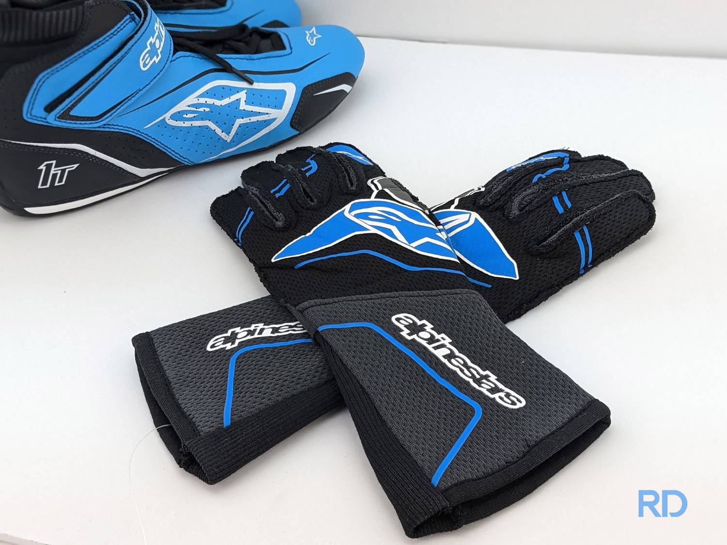 Alpinestars - Tech-1 ZX v3 SFI/FIA Racing Gloves | RacingDirect.com