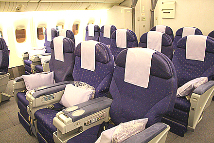 シンガポール航空 B777-200の機内 SQ618 (我が心の故郷～南東フランス