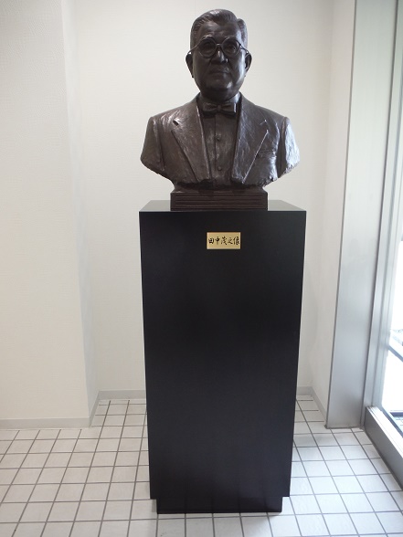 ブロンズ 彫刻 木製台座付き（時代物） ヴィンテージブロンズ犬像 木製