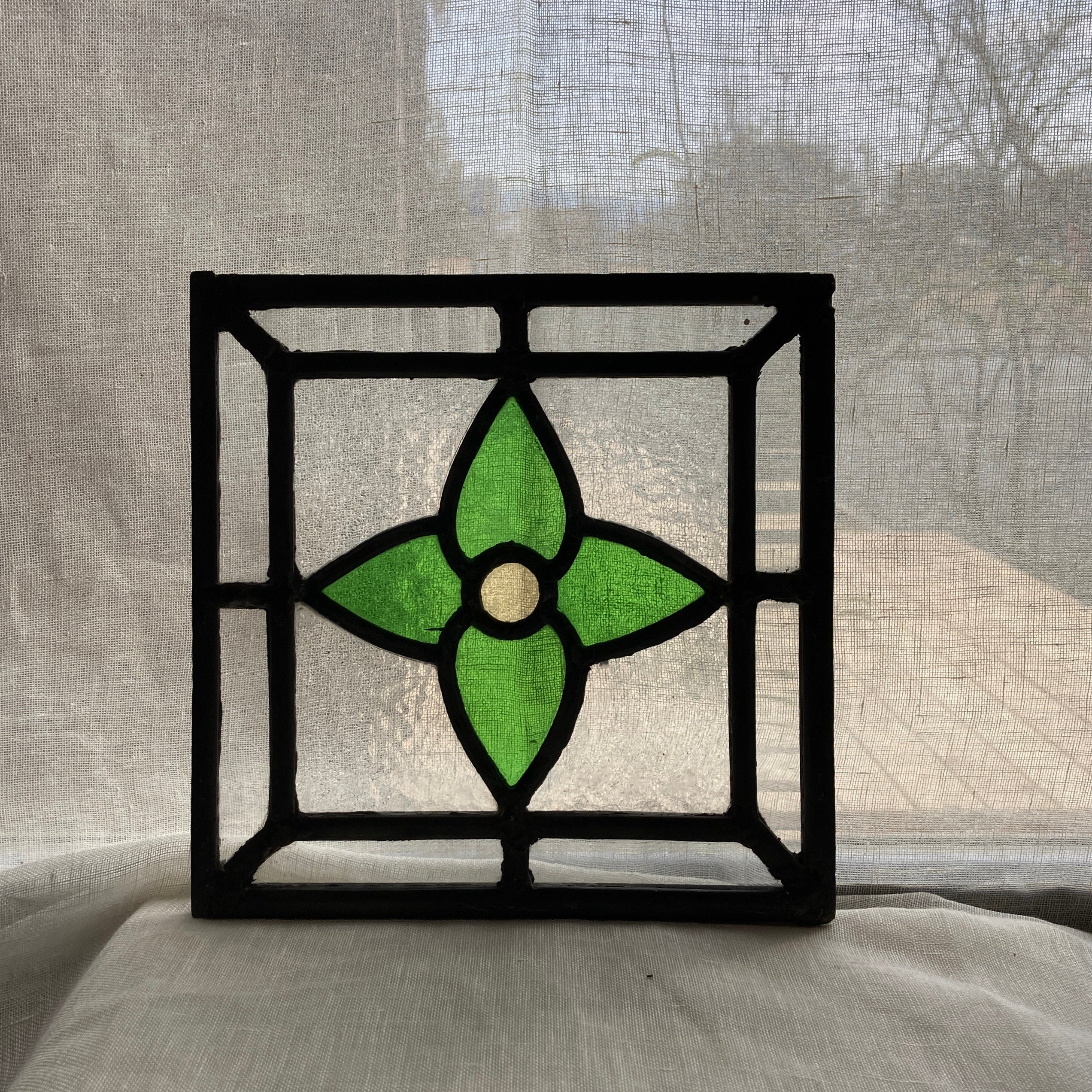 ジャン・ハガラ ステンドグラス 少女とお人形 ブルック グラス